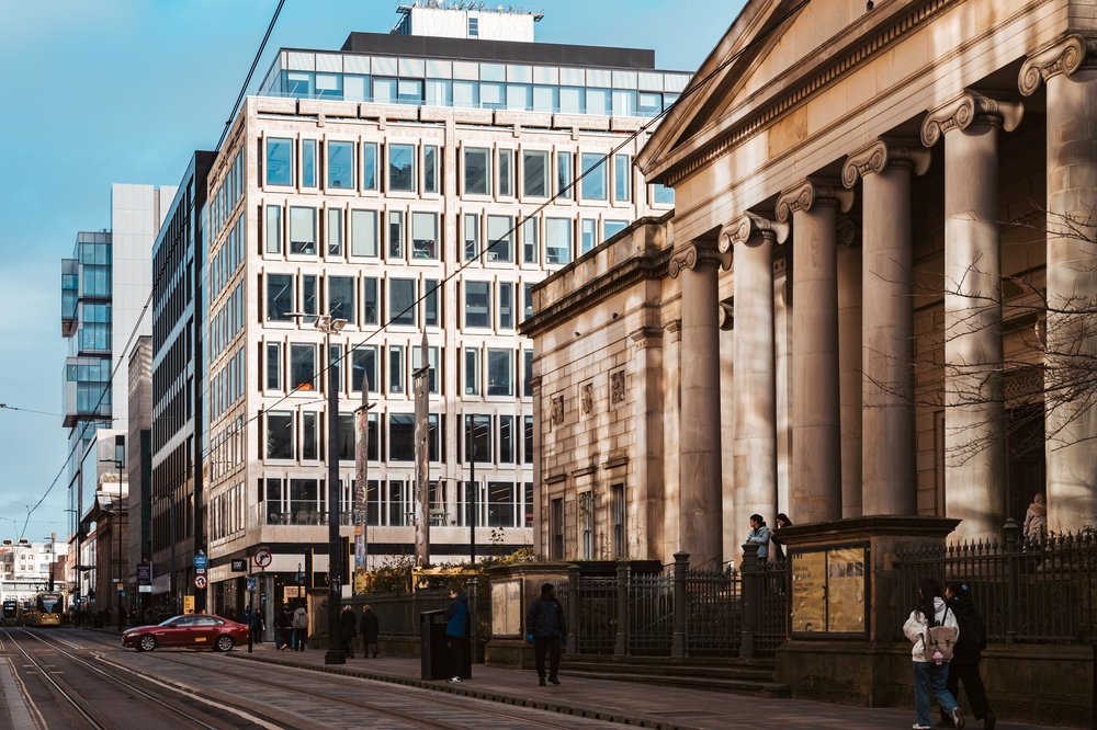 Den nyklassiske facade på Manchester Art Gallery på Mosley Street