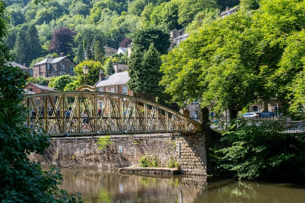 Jubilee Bridge over floden Derwent i Matlock Bath