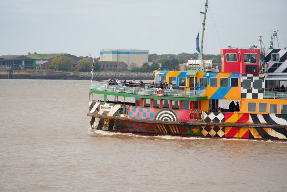 Mersey Ferry på floden Mersey ud for Liverpool