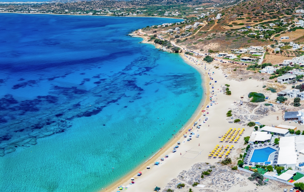 Stranden ved Mikri Vigla på Naxos set fra luften