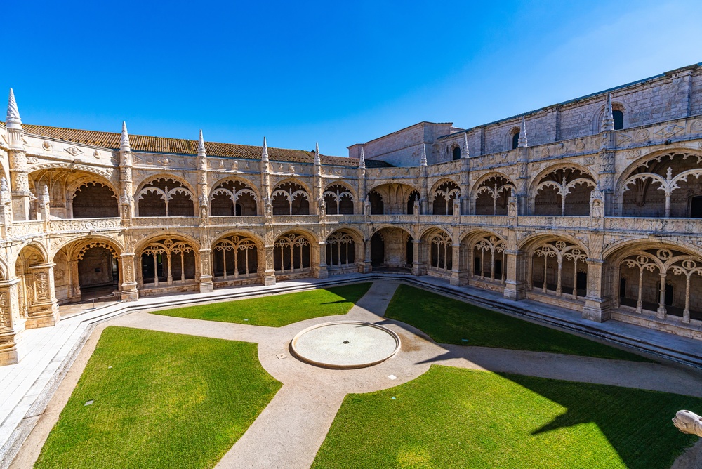 Klostergården i Mosteiro dos Jerónimos i Belém i Lissabon