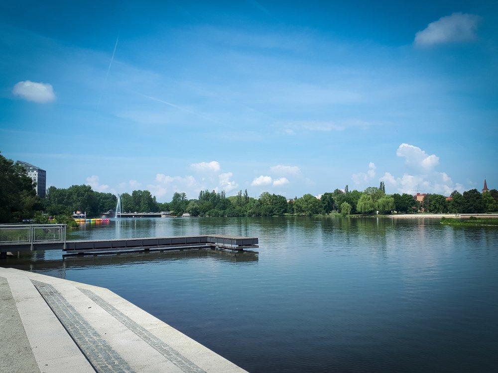 Wöhrder See med sandstrand i Wöhrd øst for Nürnbergs Old Town