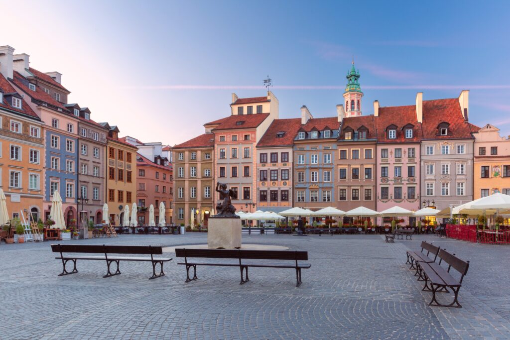 Torvet Rynek Starego Miasta i Warszawas Old Town med de farverige borgerhuse