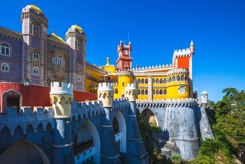 Palácio da Pena på bakketoppen i Sintra