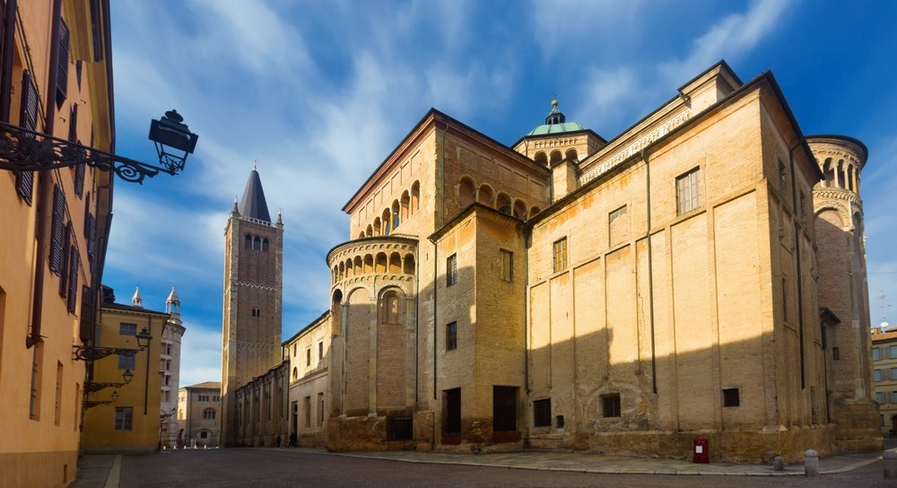 Domkirken og det ottekantede baptisterium på Piazza del Duomo i Parma