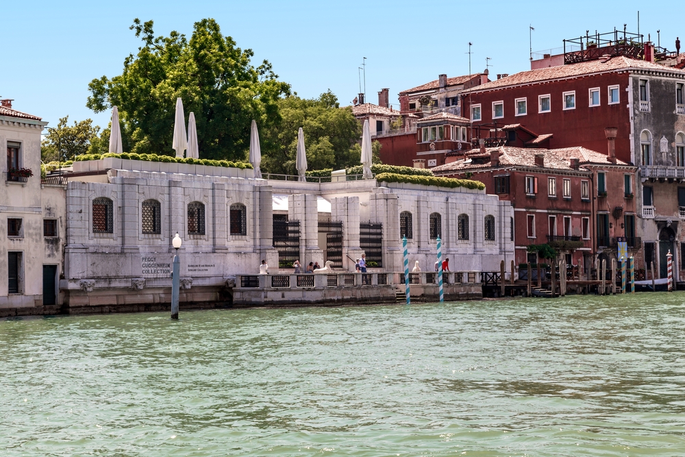 Peggy Guggenheim Collection i Palazzo Venier dei Leoni ved Canal Grande i Venedig