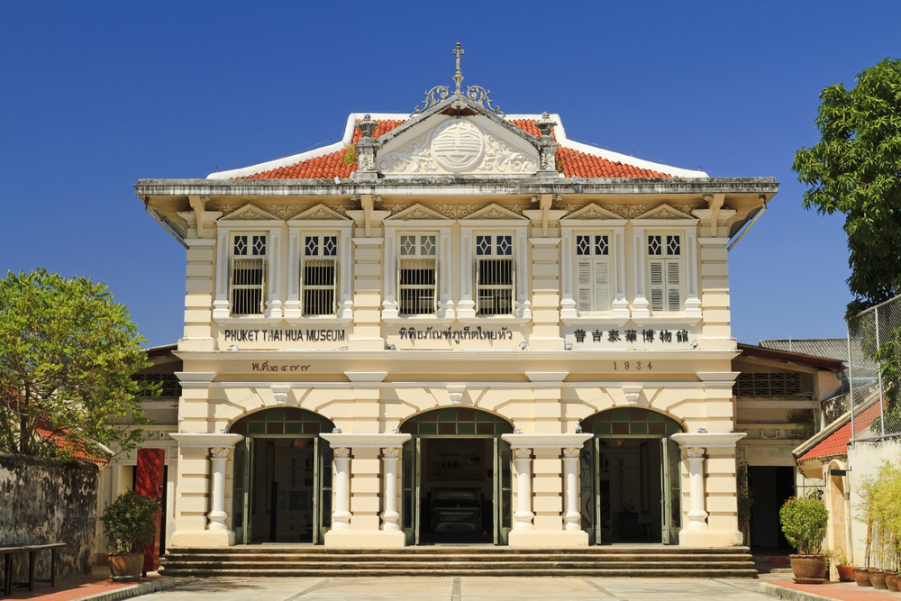 Den sino-portugisiske bygning med Phuket Thaihua Museum på Krabi Road