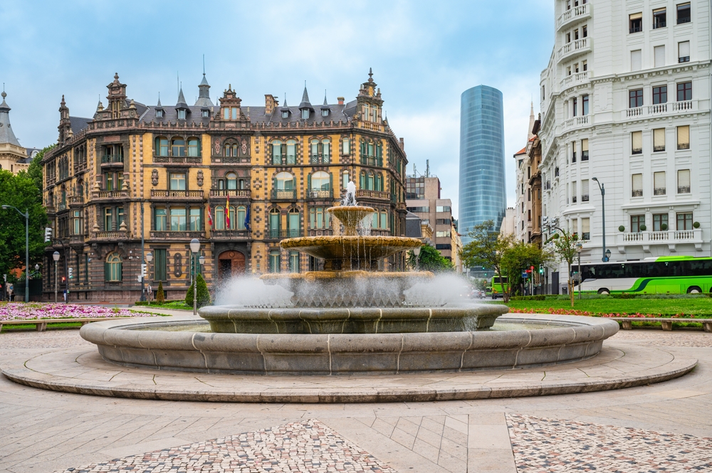Springvandet på Plaza Moyua i Abando i Bilbao
