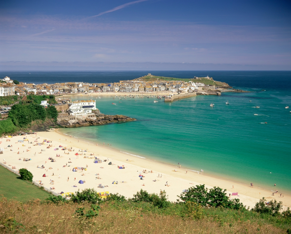 Porthminster Beach og havnen i St Ives i Cornwall