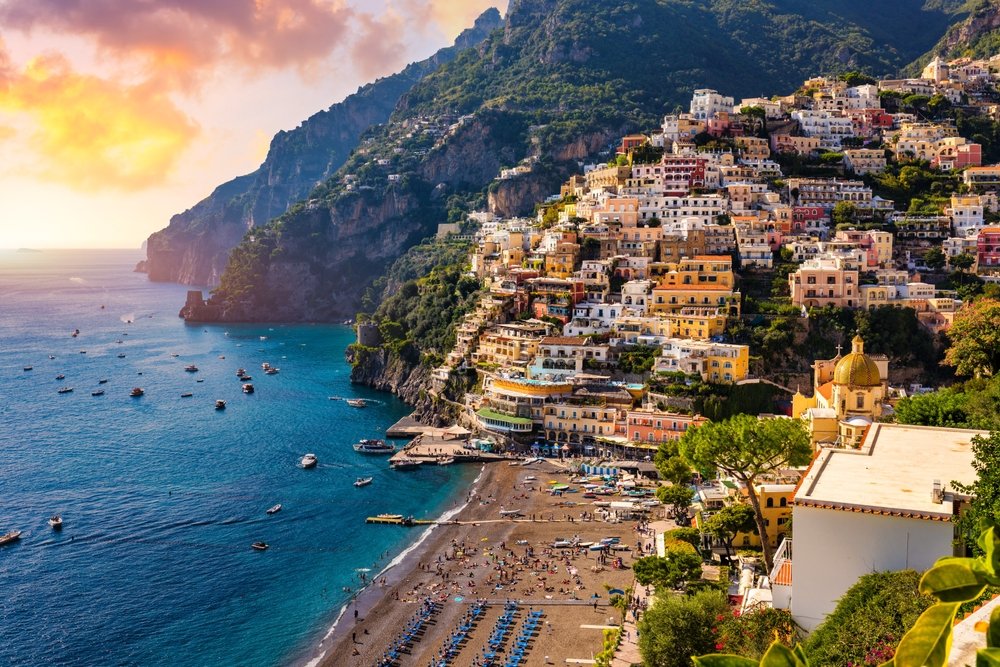 Udsigt over Positano fra den øvre del af byen ved Via Cristoforo Colombo