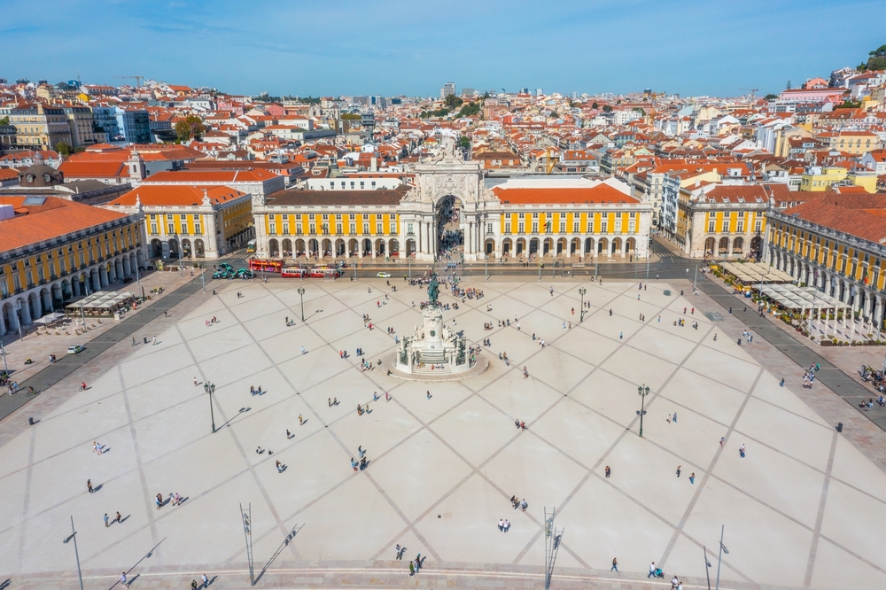 Praça do Comércio i Lissabon set fra luften