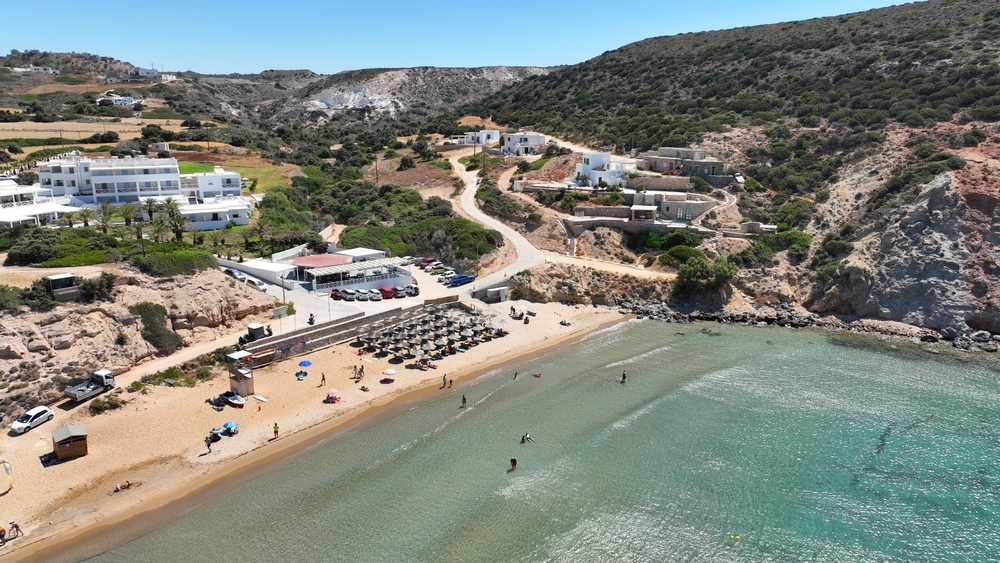 Provatas-stranden på Milos set fra luften