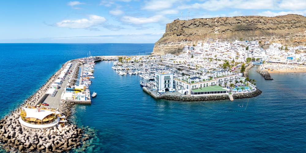 Luftfoto af lystbådehavnen i Puerto de Mogán på Gran Canaria