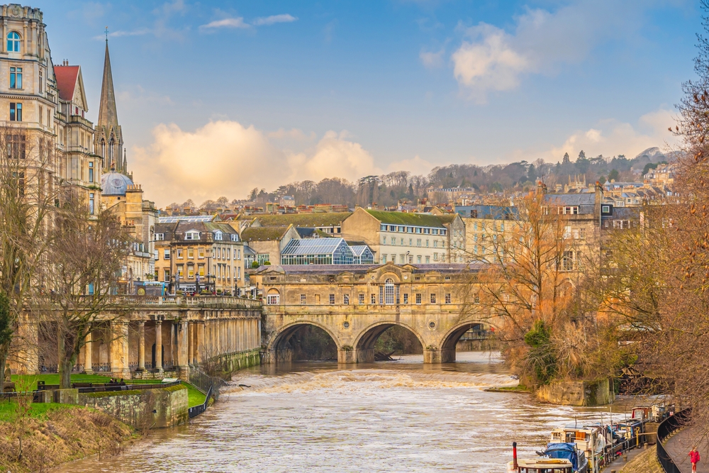 Pulteney Bridge over floden Avon i Bath