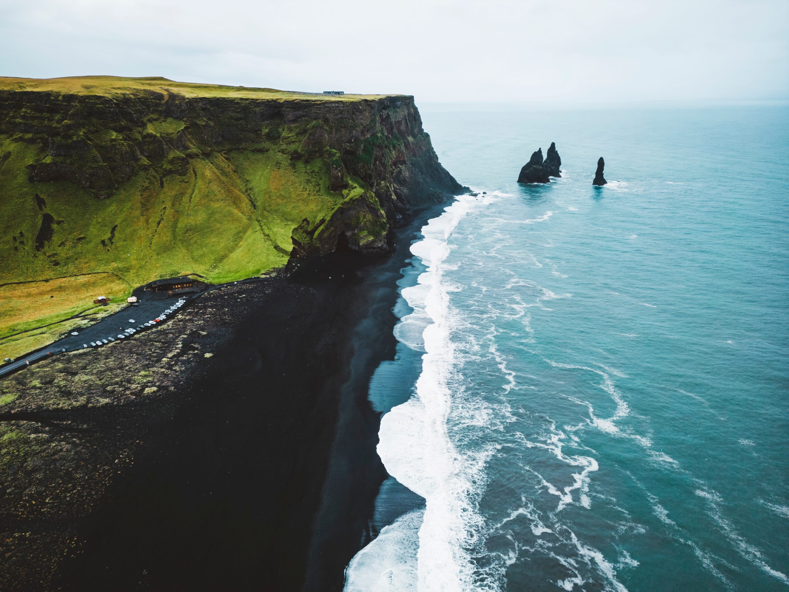 Reynisdrangar ved stranden Reynisfjara