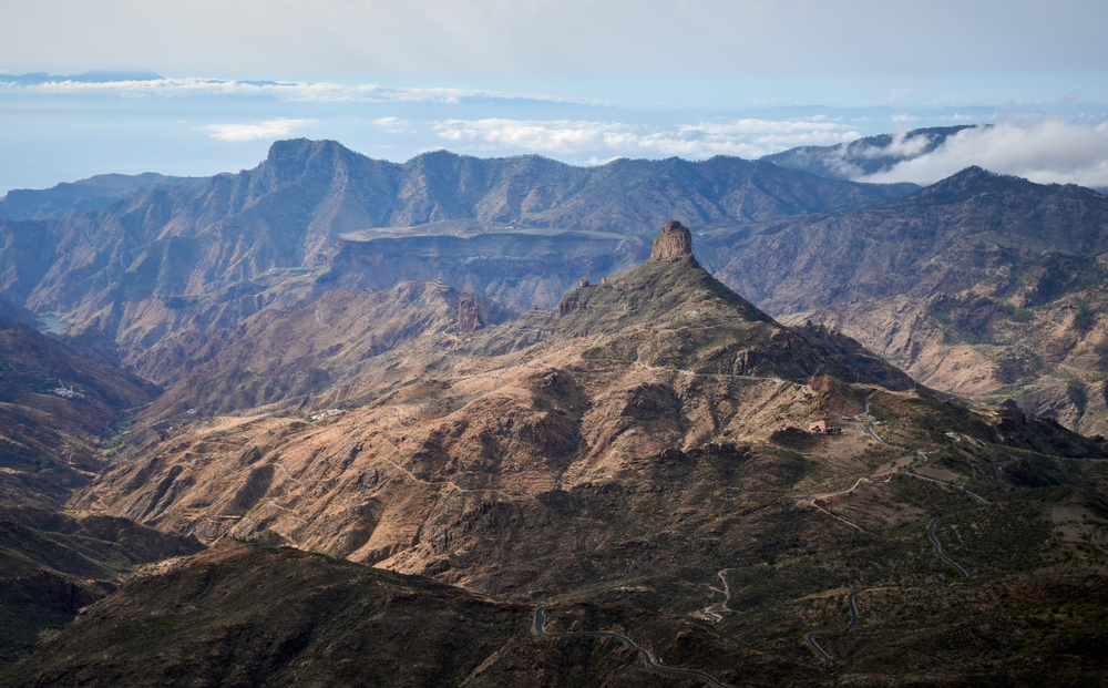 Udsigt over klippen Roque Bentayga i bjergene på Gran Canaria
