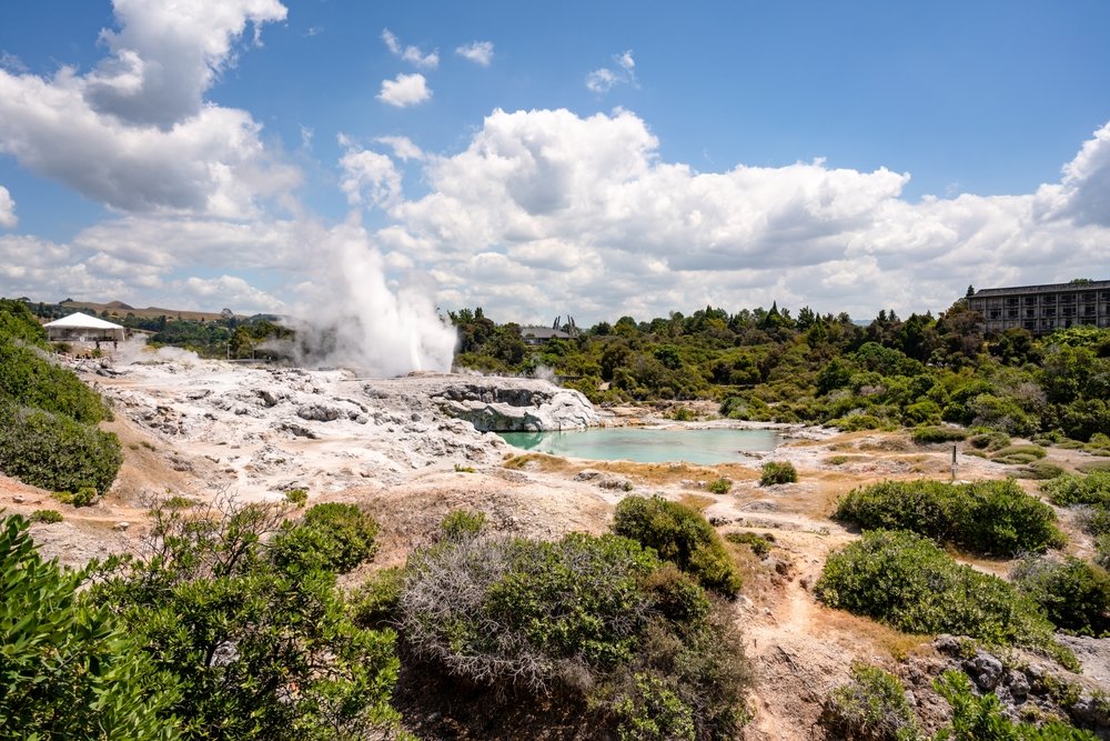 Gejseren Pohutu i udbrud i Te Puia ved Whakarewarewa i Rotorua