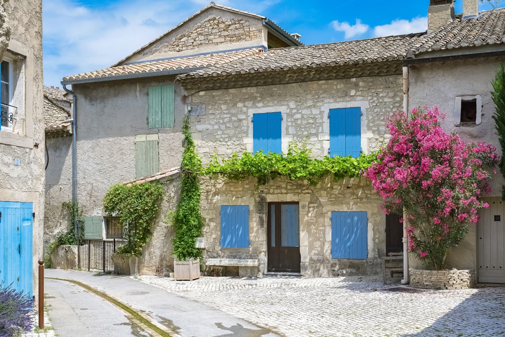 Gamle huse i landsbyen Saint-Rémy-de-Provence i Sydfrankrig