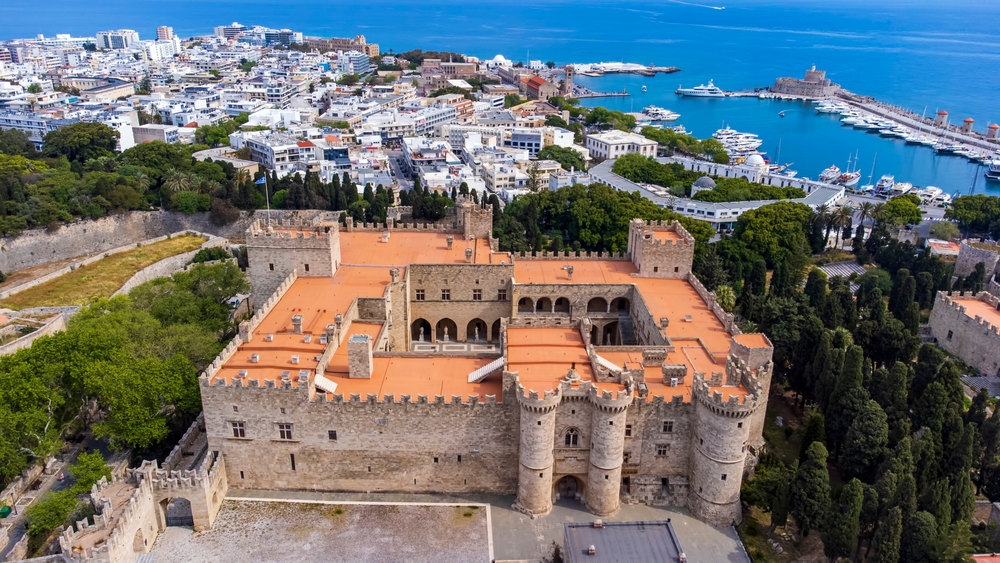 Luftfoto over Old Town i Rhodos by med Stormesterpaladset