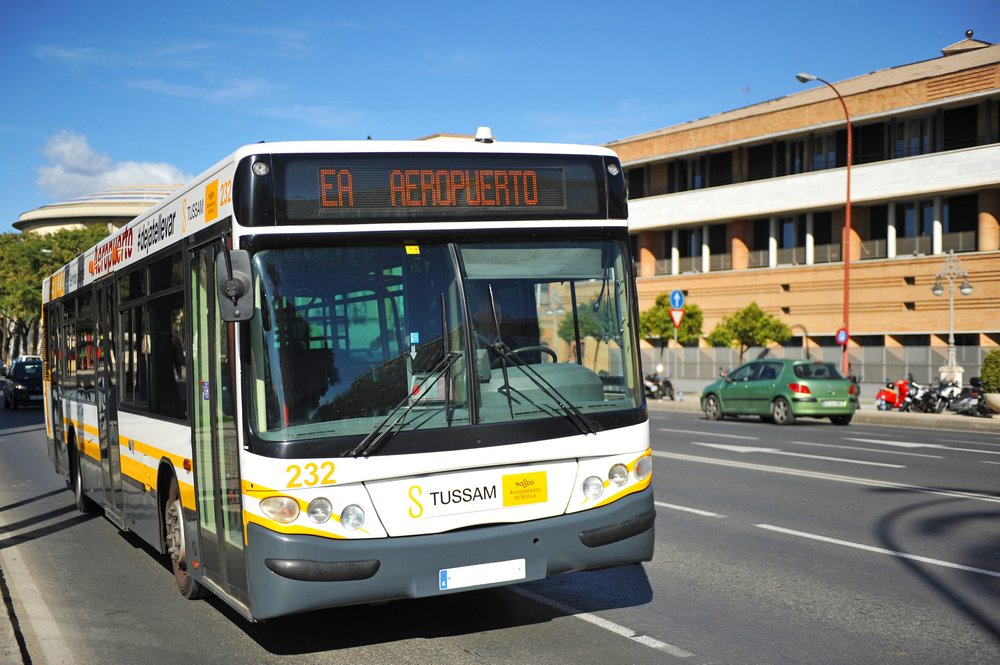 TUSSAM-bussen EA mellem Sevilla centrum og lufthavnen