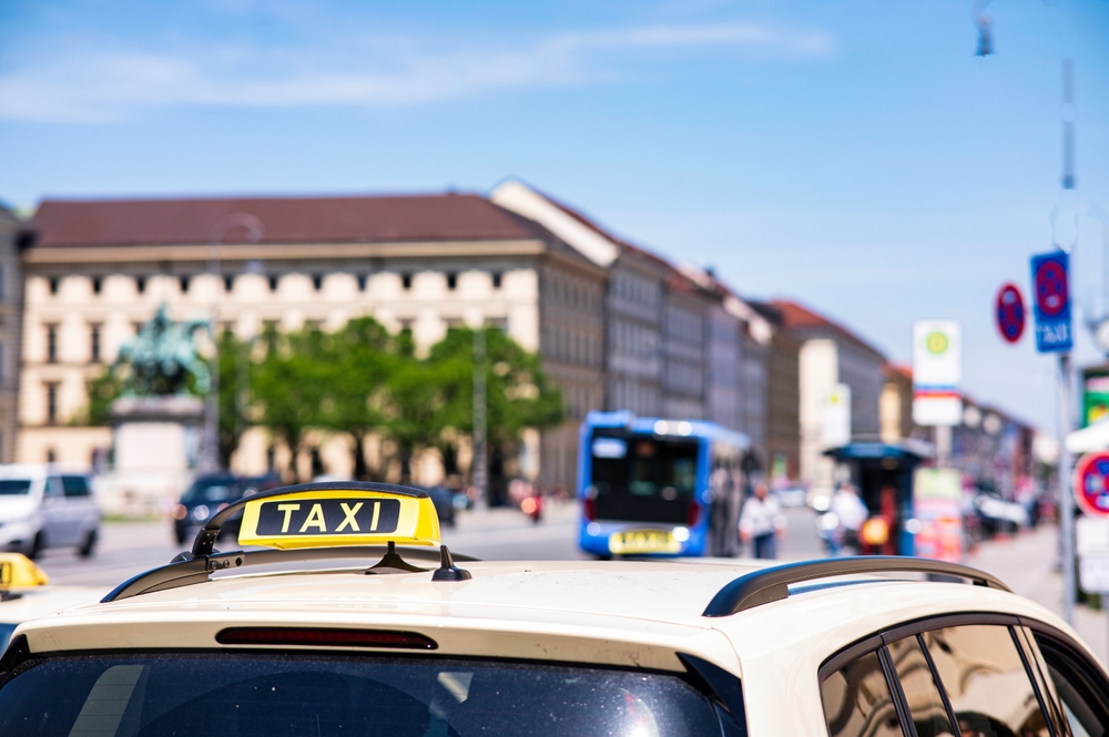 Taxaskilt på en bil i München