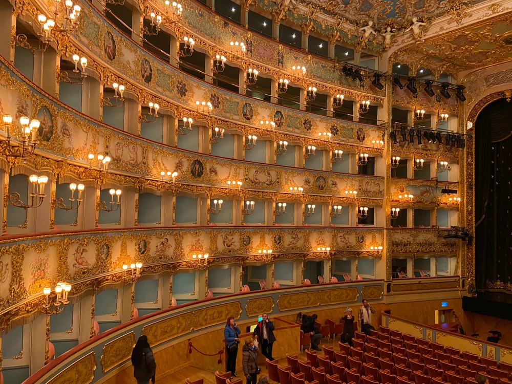 Logerne og salen i Teatro La Fenice i Venedig