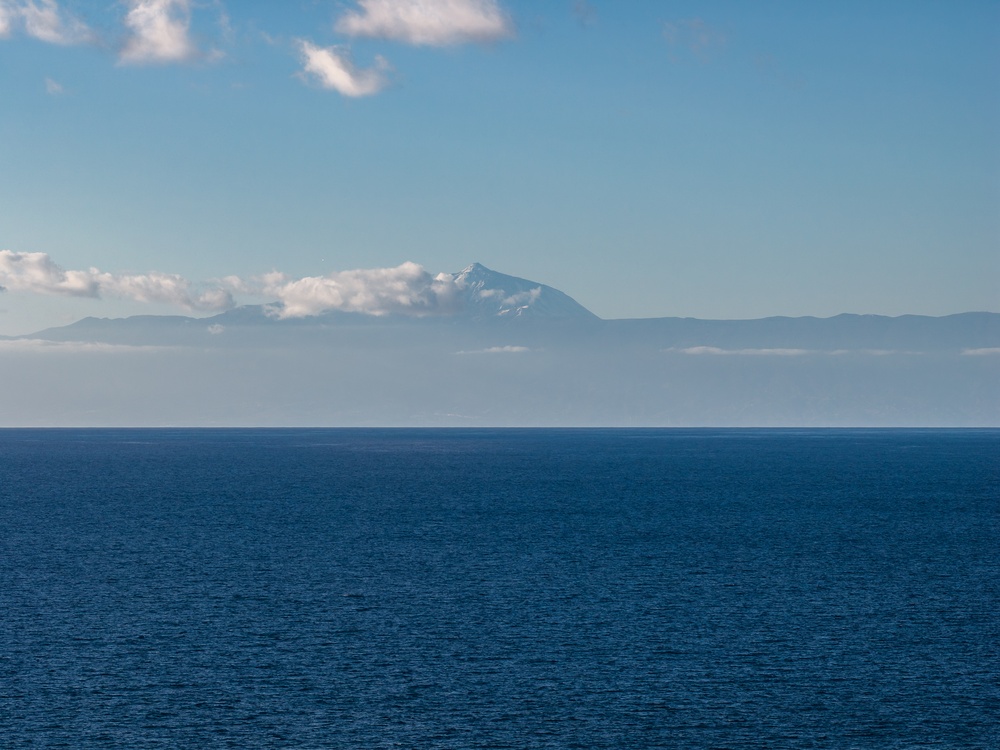 Vulkanen Teide på Tenerife set over Atlanterhavet fra Gran Canaria
