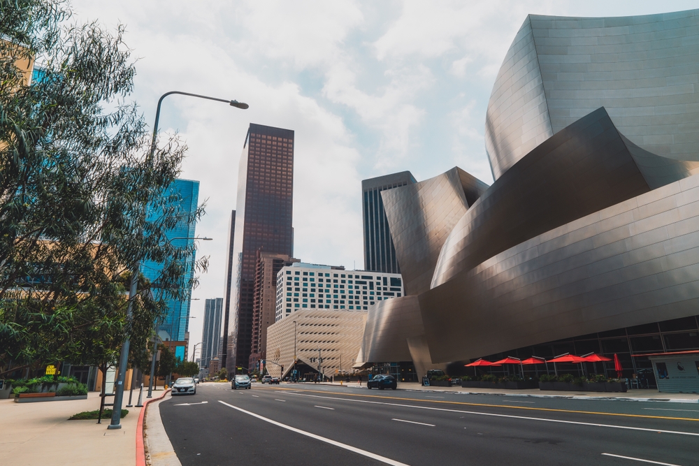 The Broad og Walt Disney Concert Hall på Grand Avenue i Downtown Los Angeles