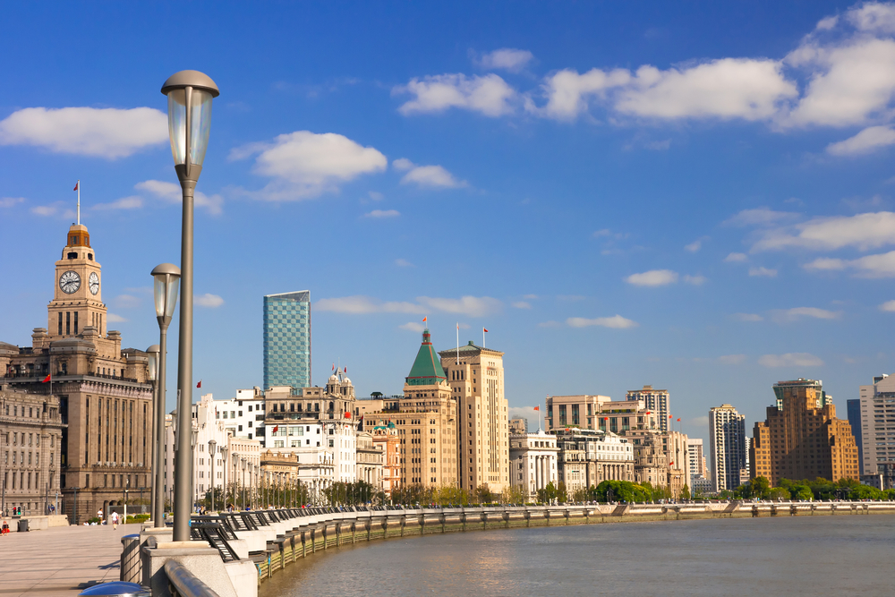 De historiske bygninger langs The Bund i Shanghai