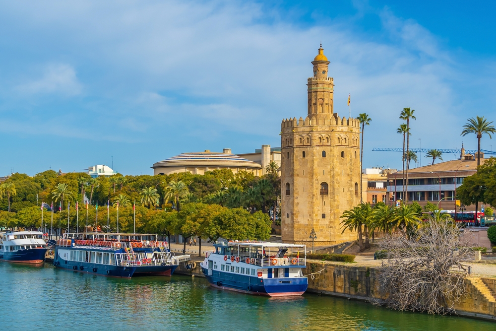Torre del Oro ved floden Guadalquivir i Sevilla