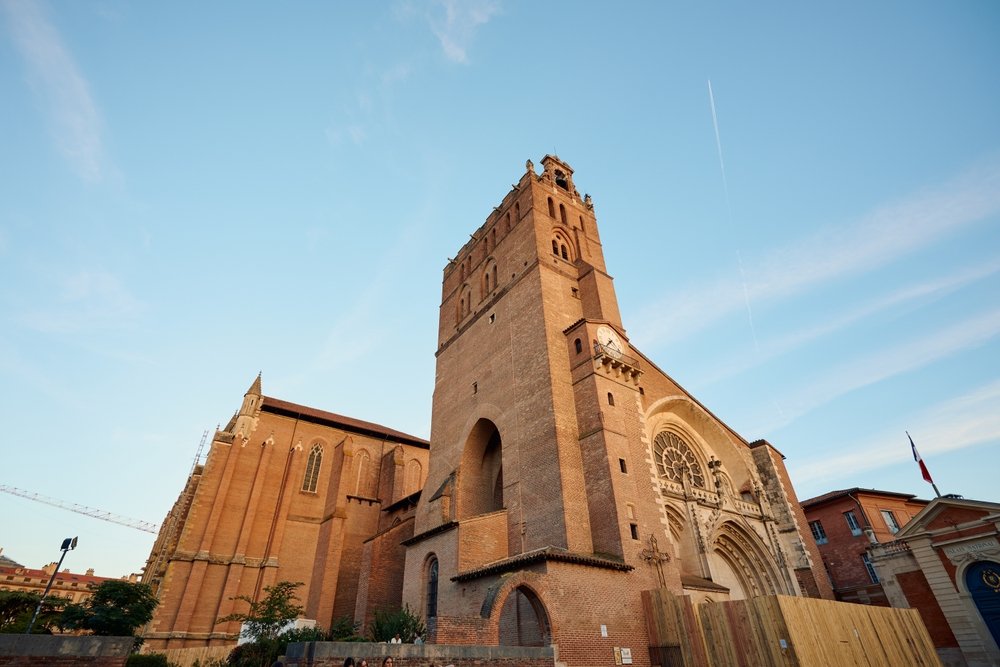 Cathédrale Saint-Étienne over tagene i Old Town i Toulouse