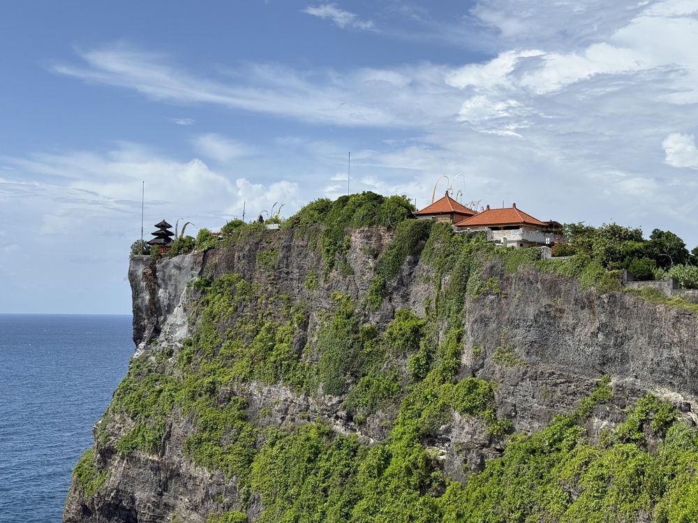 Uluwatu-templet på klippen over Det Indiske Ocean