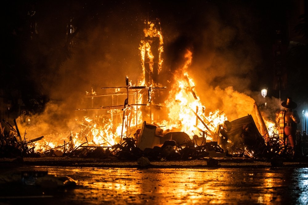 Afbrændingen af fallas-figurer i Valencia