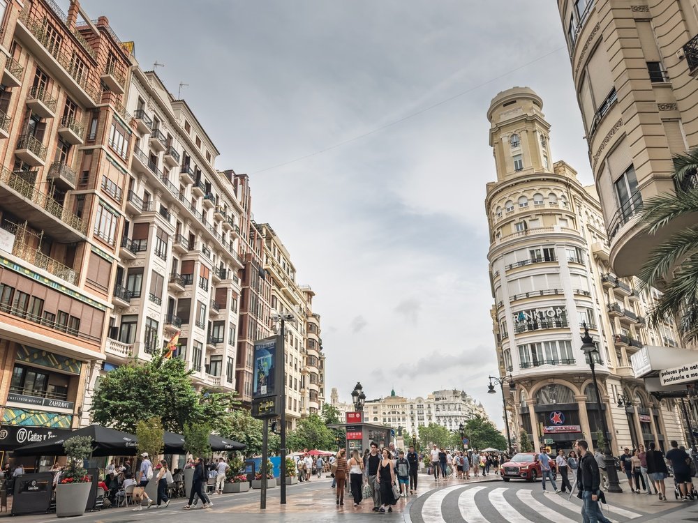 Plaza del Ayuntamiento i Valencia, få minutters gang fra bussens endestation