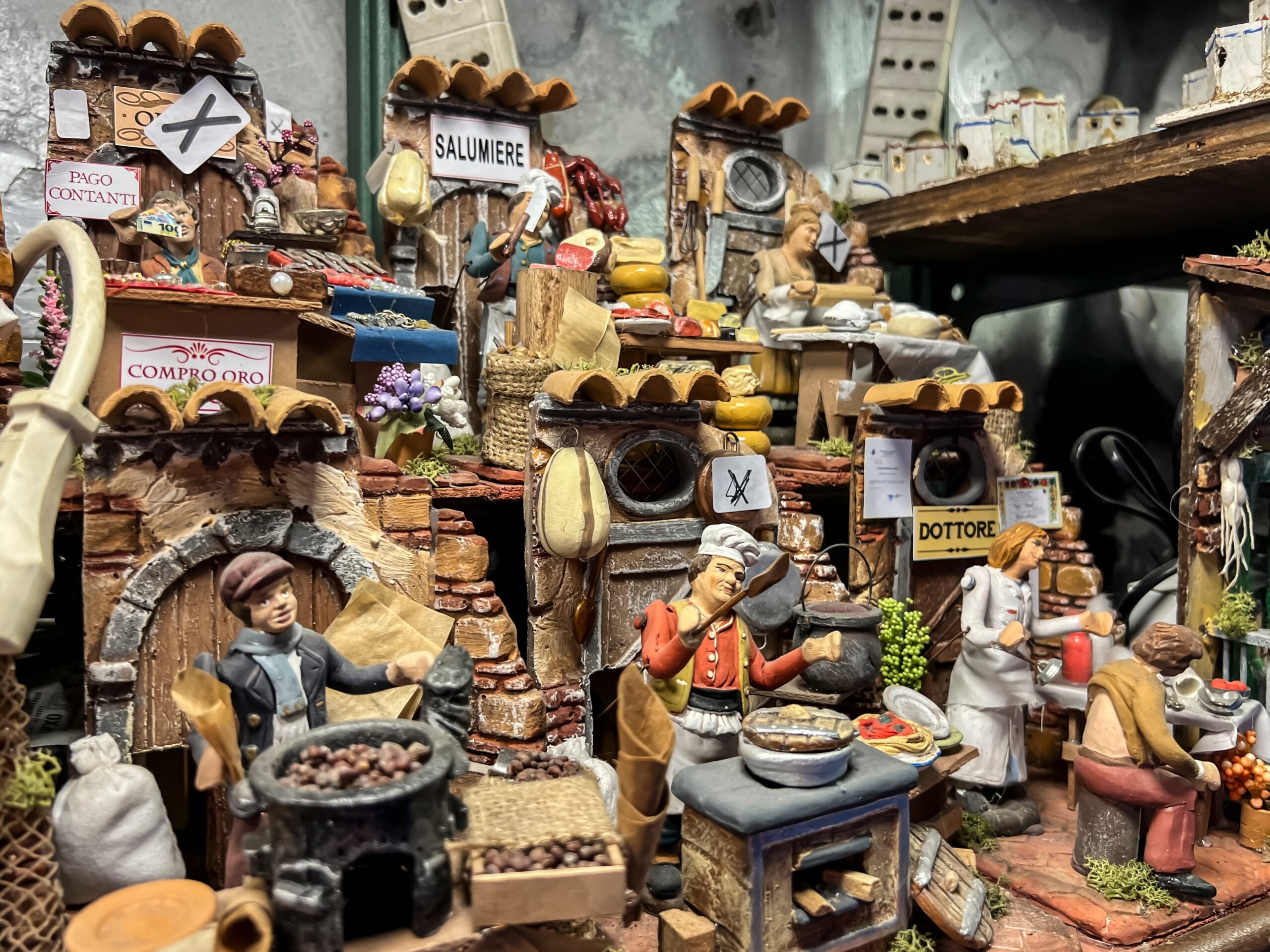 Håndlavede julekrybber i Via San Gregorio Armeno