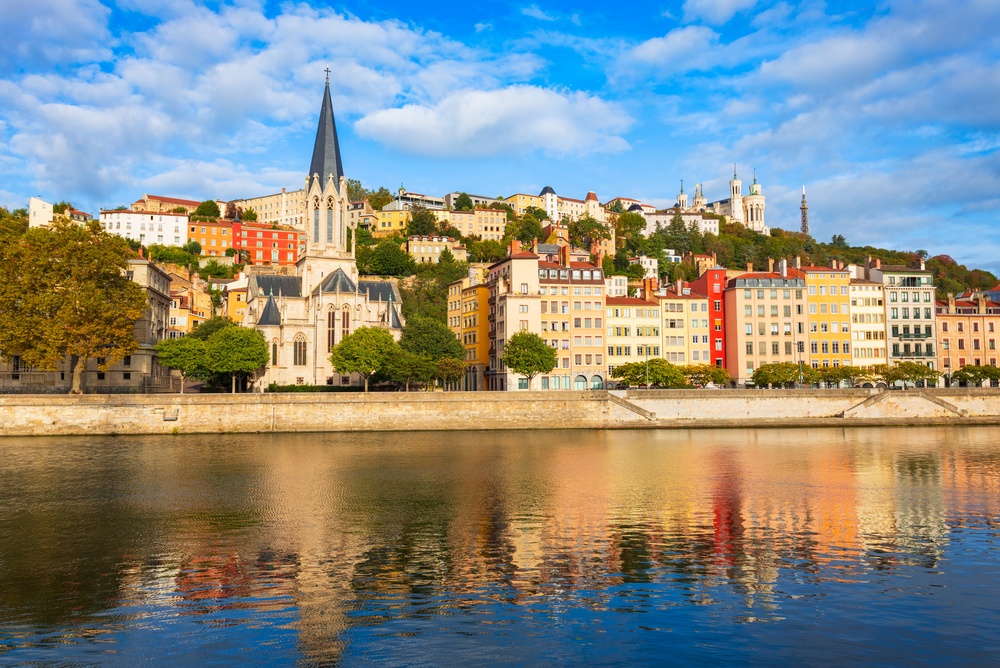 Saint-Georges-kirken og Saône-kajen i Vieux Lyon