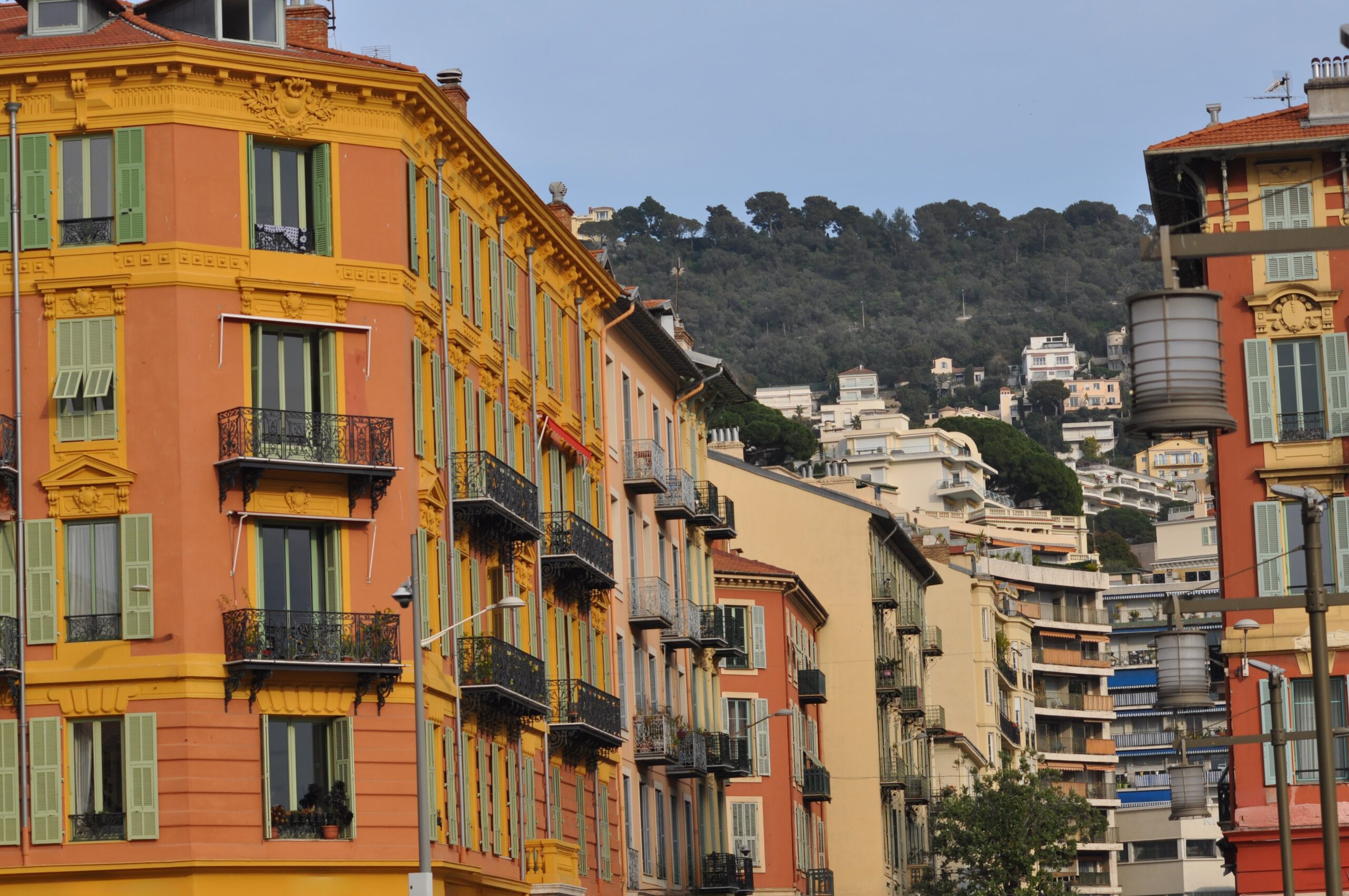 De farverige huse i Old Town (Vieux Nice)