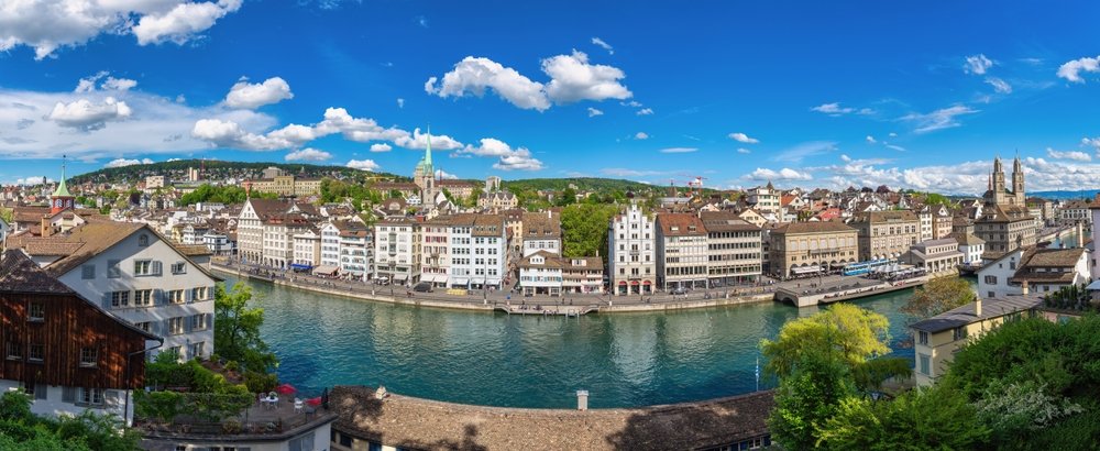 Udsigt fra Lindenhof over Zürichs Old Town og Limmat