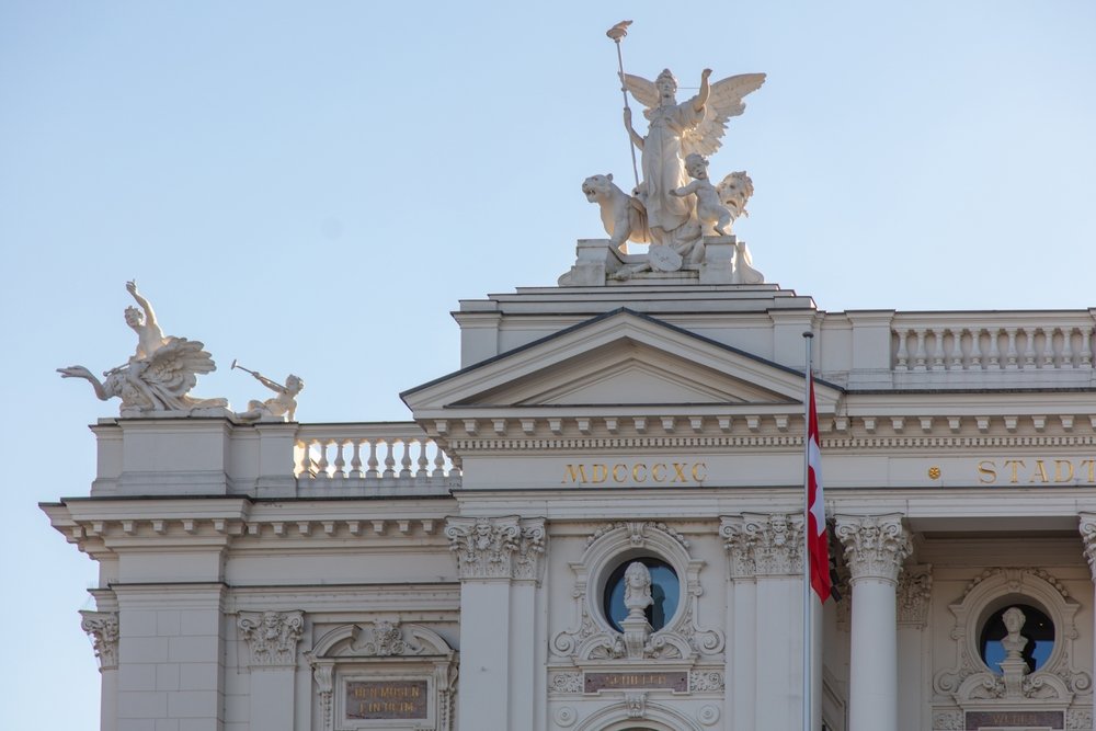 Opernhaus Zürich set fra Sechseläutenplatz