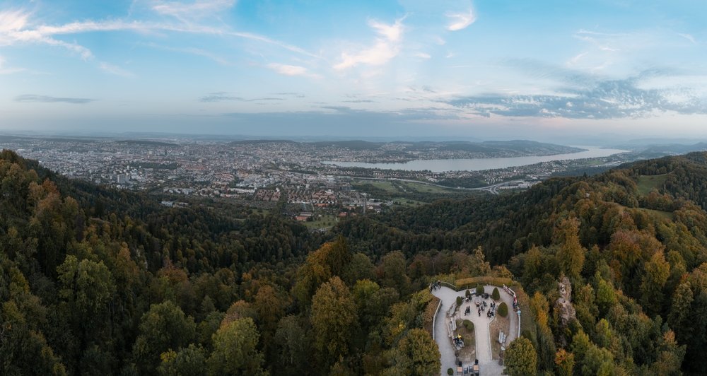 Udsigt fra Uetliberg over Zürich, Zürichsee og Alperne